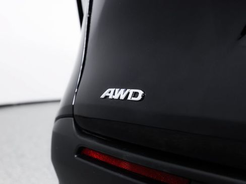 Used 2023 Toyota Sienna LE AWD/4WD image 9