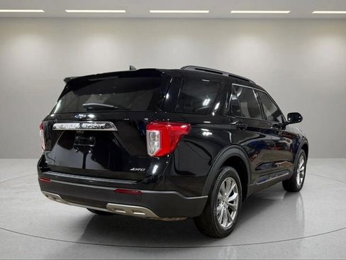 Used 2022 Ford Explorer XLT w/ Equipment Group 202A image 3