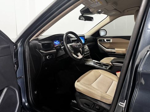 Used 2023 Ford Explorer XLT AWD/4WD image 18
