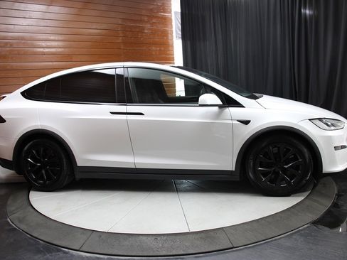 Used 2023 Tesla Model X image 11