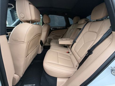 Certified 2025 Porsche Macan image 20