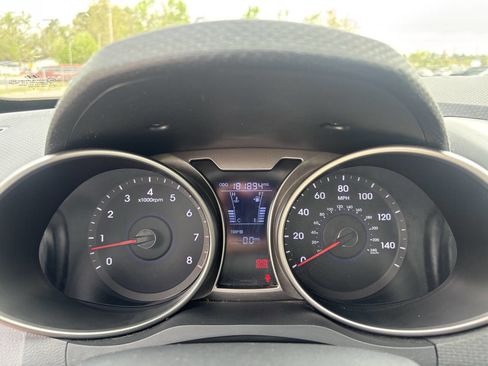 Used 2013 Hyundai Veloster w/ Style Pkg image 13