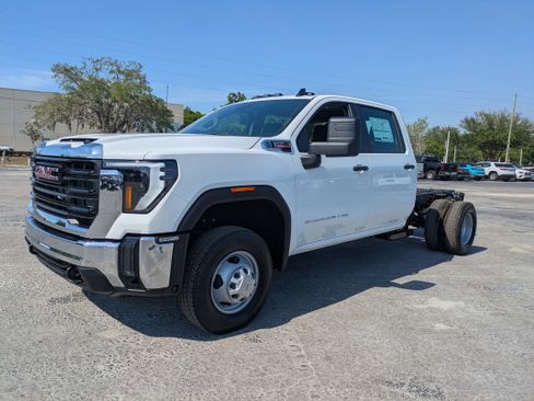 New 2026 GMC Sierra 3500 Pro AWD/4WD image 8