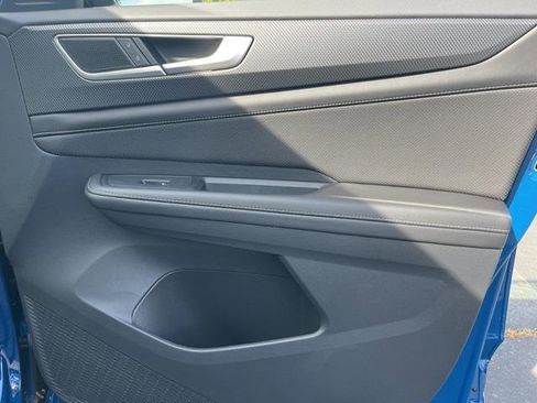 Certified 2025 Volkswagen Atlas Cross Sport SEL R-Line image 23