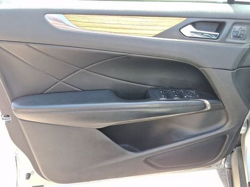 Used 2016 Lincoln MKC Select w/ Select Plus Package AWD/4WD image 9