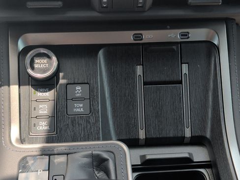 Used 2024 Lexus GX 550 AWD/4WD image 20