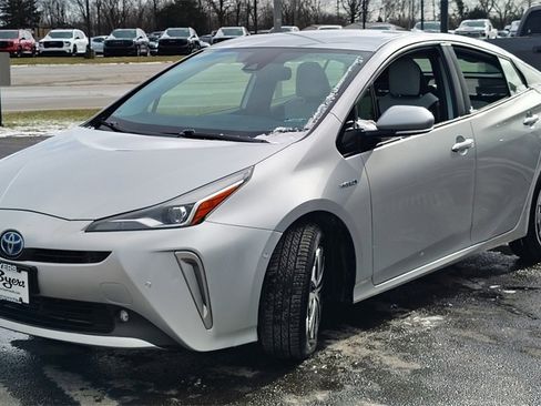 Used 2020 Toyota Prius XLE image 6