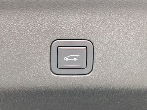 Used 2021 Chevrolet Tahoe High Country w/ Premium Package image 35