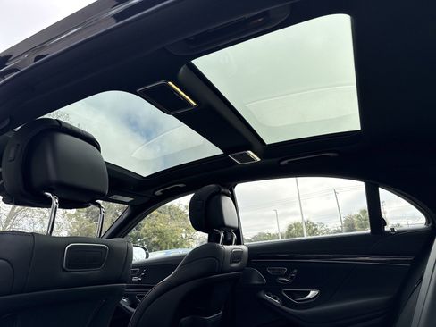Used 2019 Mercedes-Benz S 560 Sedan image 29
