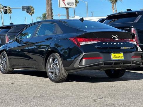 Certified 2025 Hyundai Elantra Sport image 6