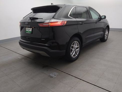 Used 2023 Ford Edge SEL image 9