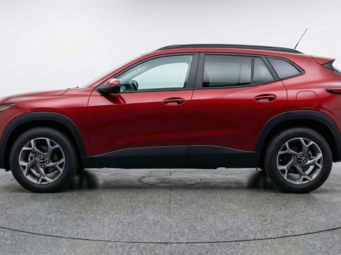 Used 2025 Chevrolet Trax LT w/ LT Convenience Package image 3