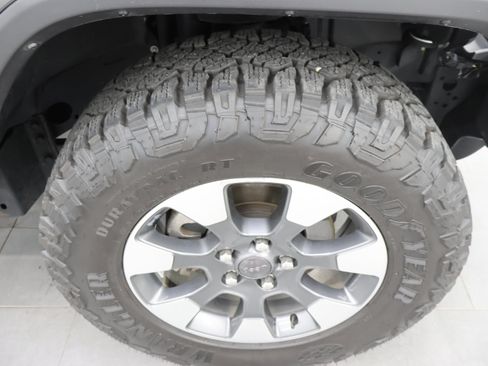Used 2022 Jeep Wrangler Unlimited Sahara w/ LED Lighting Group AWD/4WD image 3