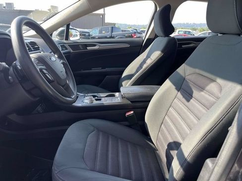 Used 2018 Ford Fusion SE w/ Fusion SE Technology Package FWD image 21