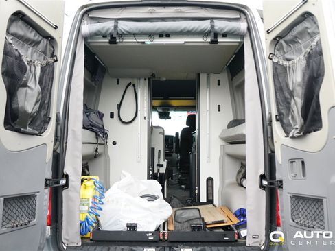 Used 2018 Mercedes-Benz Sprinter 2500 image 77