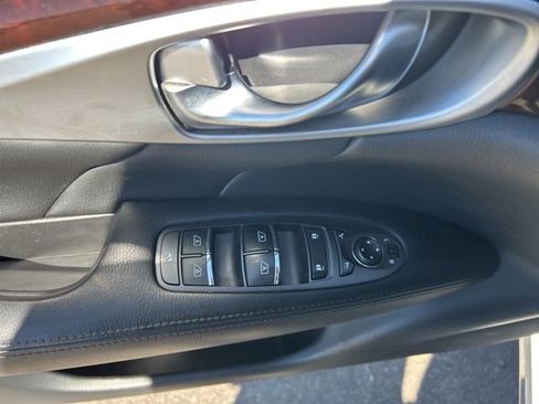 Used 2015 INFINITI Q70 L 3.7 AWD/4WD image 10