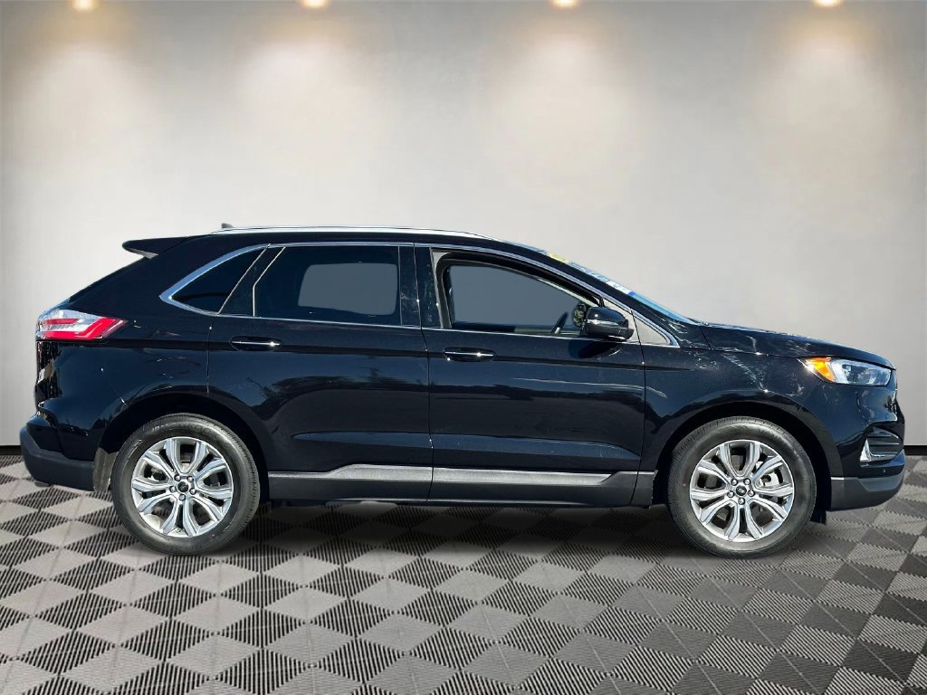 Certified 2024 Ford Edge Titanium AWD/4WD image 2