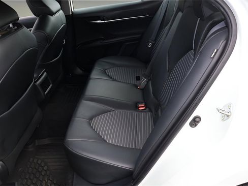 Certified 2020 Toyota Camry SE image 15