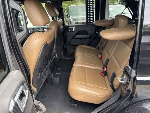 Used 2021 Jeep Wrangler Unlimited Rubicon AWD/4WD image 16