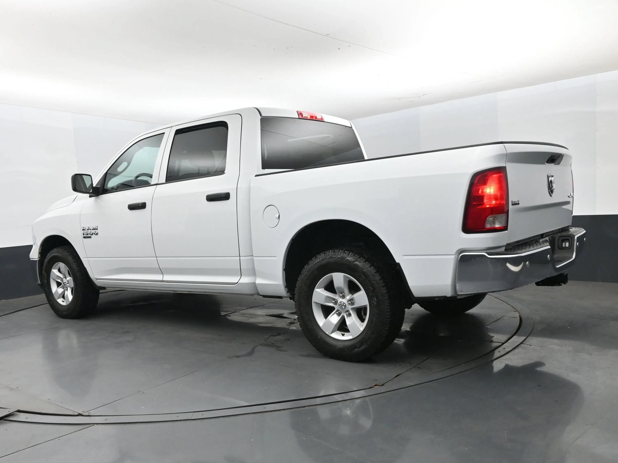 Used 2022 RAM 1500 Classic SLT w/ Electronics Group AWD/4WD image 7