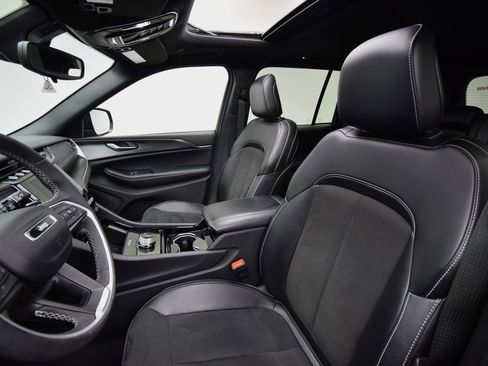 Used 2023 Jeep Grand Cherokee Altitude image 21