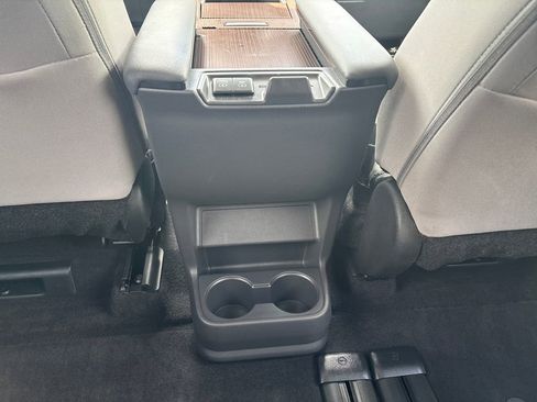 Used 2023 Toyota Sienna LE AWD/4WD image 25
