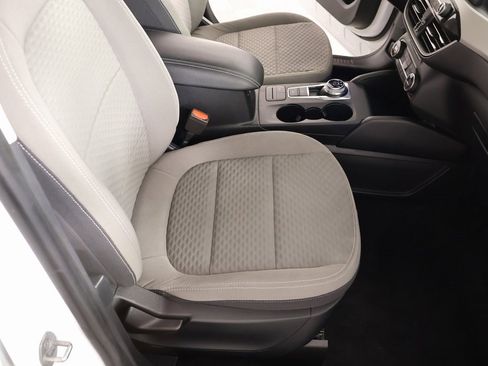 Used 2021 Ford Escape SE image 12