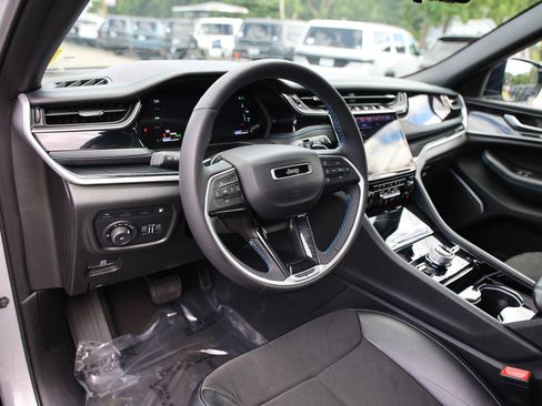 Used 2023 Jeep Grand Cherokee Trailhawk w/ Luxury Tech Group III AWD/4WD image 21