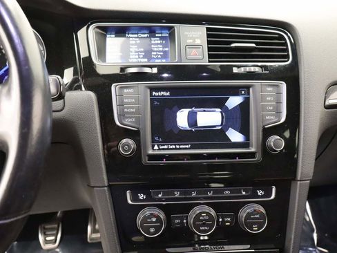 Used 2017 Volkswagen Golf R 4-Door image 10