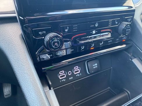 New 2025 Jeep Grand Cherokee Limited w/ Black Appearance Package image 28