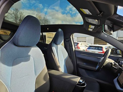 New 2026 Volvo EX30 Cross Country Ultra image 12
