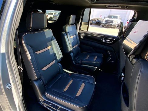 Used 2023 GMC Yukon XL AT4 w/ AT4 Premium Plus Package image 19