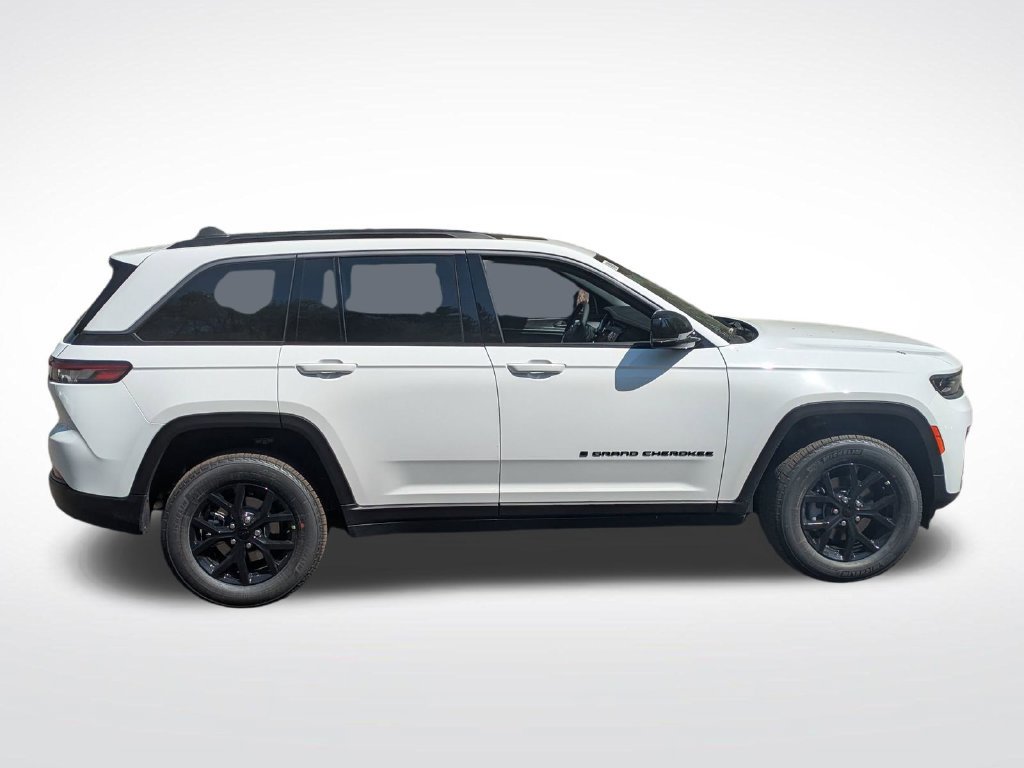 New 2026 Jeep Grand Cherokee Altitude AWD/4WD image 2