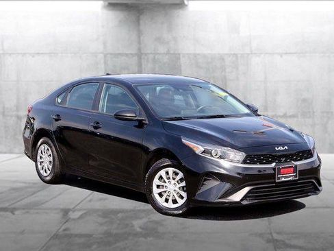 Used 2023 Kia Forte LX FWD image 2