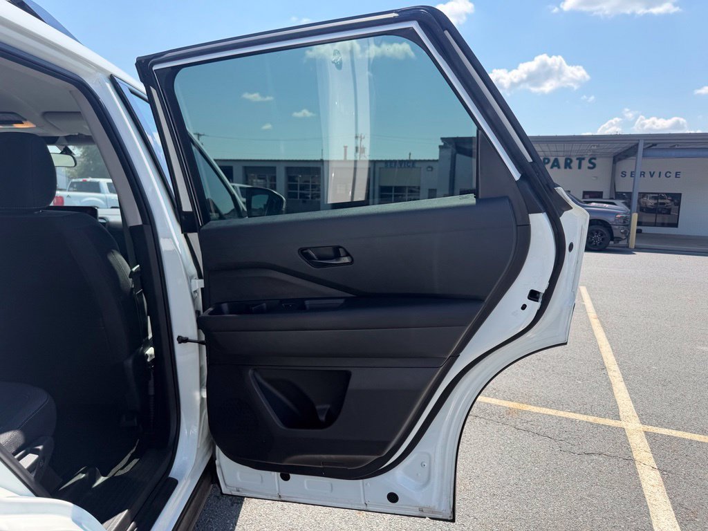 Used 2025 Nissan Pathfinder SV AWD/4WD image 34