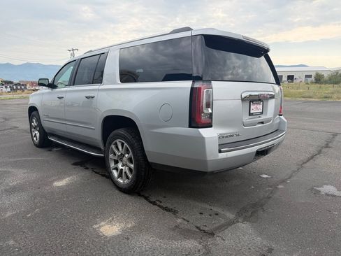 Used 2020 GMC Yukon XL Denali AWD/4WD image 3