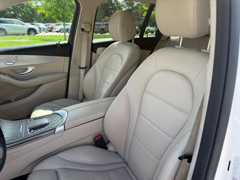 Used 2021 Mercedes-Benz GLC 300 image 13