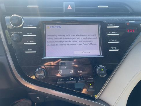 Used 2019 Toyota Camry SE FWD image 21