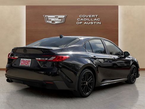 Used 2025 Toyota Camry SE image 4