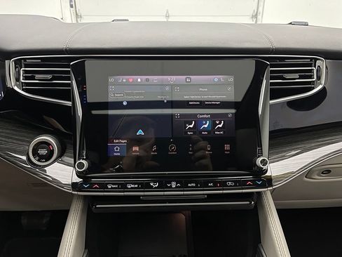 Used 2022 Jeep Wagoneer Series III w/ Premium Group I AWD/4WD image 28