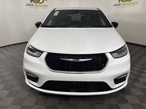 New 2026 Chrysler Pacifica Select image 2