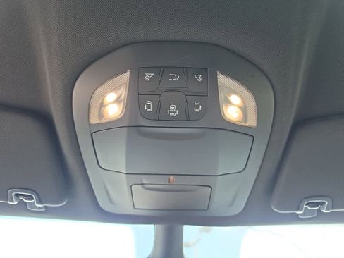 Used 2025 Chrysler Pacifica Select FWD image 23