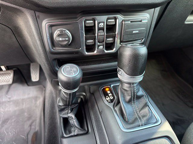 Used 2024 Jeep Wrangler Unlimited w/ Convenience Group AWD/4WD image 12