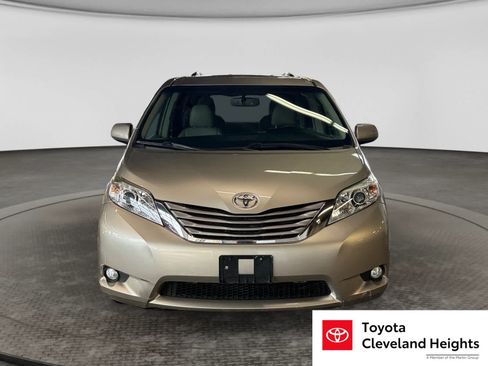 Used 2016 Toyota Sienna XLE AWD/4WD image 2