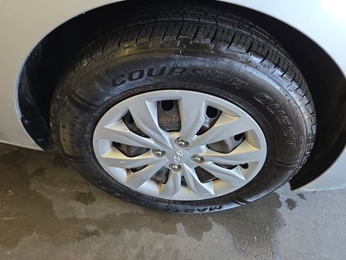 Used 2019 Hyundai Accent SE FWD image 6