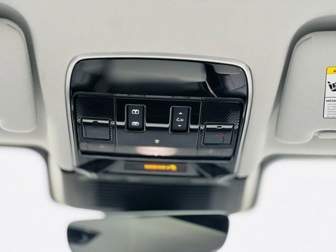 Used 2024 Land Rover Range Rover Sport SE image 18