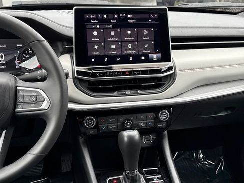 Used 2024 Jeep Compass Limited image 13