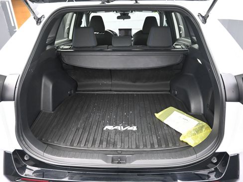 Used 2023 Toyota RAV4 SE image 26
