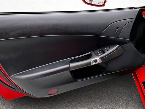 Used 2006 Chevrolet Corvette Coupe w/ Roof Package image 18