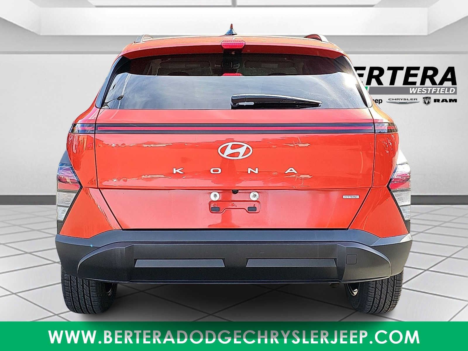 Used 2024 Hyundai Kona SEL AWD/4WD image 5